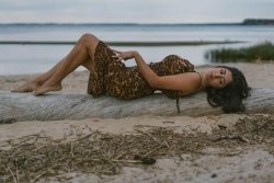 ghazal mizrahi brunette model lying on driftwood at beach