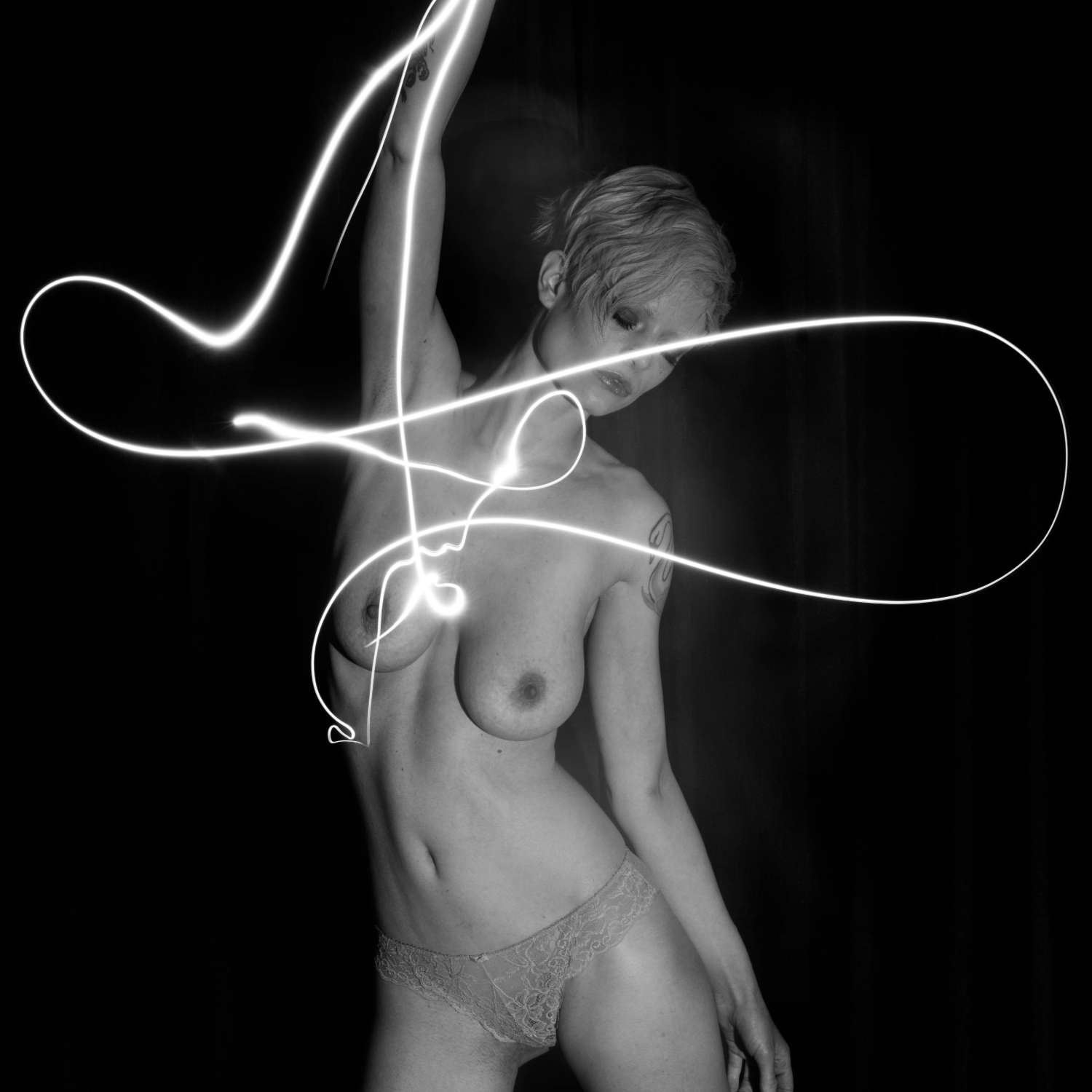 Henna Nueller drawing with light nude naked tits busty