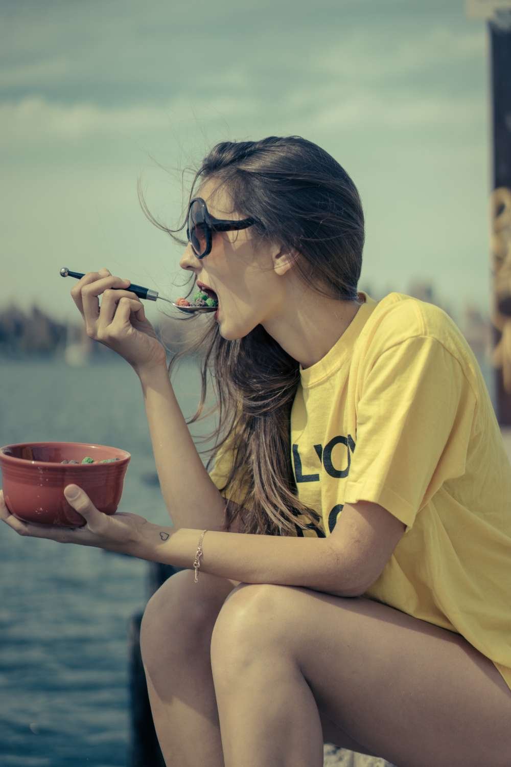 Natasha Borchakovskaia eating cereal